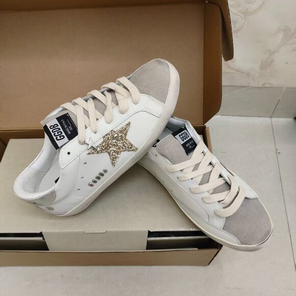 Golden Goose Classic Unisex Sneakers - Picture 2 of 5